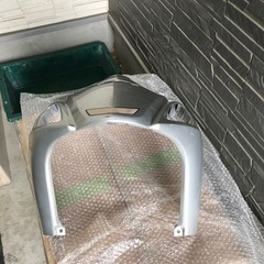 アドレスv125s フロントカウルの画像