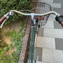 🔶新車🔶　26インチ　152㎝～　SHIMANO/外装6段変速　LEDオートライト　ローラーブレーキ　カートリッジBB　マットグリーン　アサヒサイクル/べレッグ　点検調整永久無料✨　西宮市　自転車　ファッションサイクル　通学の画像