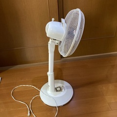 受け渡し相談中うなだれる扇風機の画像