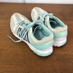 adidas スニーカー 24cm ランニングスニーカー ジョギングの画像