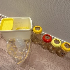 哺乳瓶4本　哺乳瓶置き