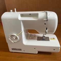 人気♪ハローキティコンパクトミシンの画像