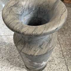 大理石！　花瓶？　傘立て？
の画像