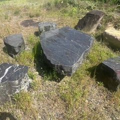 【無料】石のテーブルの画像