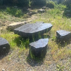 【無料】石のテーブルの画像