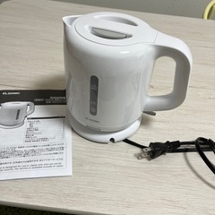 電子レンジ、オーブントースター、ケトルの3点セットの画像