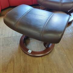 【愛品倶楽部柏店】EKORNES (エコーネス) コンサル ストレスレスチェア＆オットマンSET 【Sサイズ】座面「ブラウン」脚部「ウォルナット」の画像