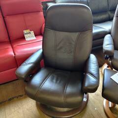 【愛品倶楽部柏店】EKORNES (エコーネス) コンサル ストレスレスチェア＆オットマンSET 【Sサイズ】座面「ブラウン」脚部「ウォルナット」の画像
