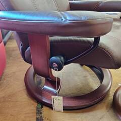 【愛品倶楽部柏店】EKORNES (エコーネス) コンサル ストレスレスチェア＆オットマンSET 【Sサイズ】座面「ブラウン」脚部「ウォルナット」の画像