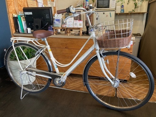 【SALE！8月末まで全品防犯登録無料！BRIDGESTONE cajuna前後タイヤ・チューブ新品！】一発2錠 LEDオートライト　内装3段　27インチ自転車　ホワイト