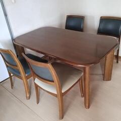 ダイニングテーブルの画像