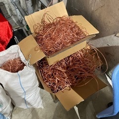 銅線皮剥き作業の画像