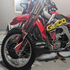 CRF250R 2015年モデル インジェクション モトクロッサーの画像
