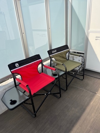 計4脚　Colemanアウトドアチェア・サイドテーブル付き　赤・カーキ