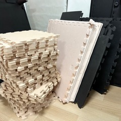 【0円！】6畳以上！ジョイントマット多数。(おまとめ優先、色別バ...