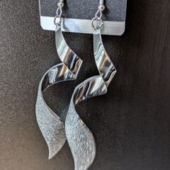 トルネードフックピアス（新品）シルバーの画像