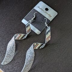 トルネードフックピアス（新品）シルバーの画像
