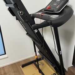 取引中ランニングマシーンの画像