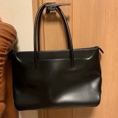 レディース黒いカバン洋服の青山で購入したものです