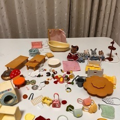 シルバニアファミリー　人形+小物+あかりの灯る大きなお家の画像