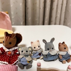 シルバニアファミリー　人形+小物+あかりの灯る大きなお家の画像