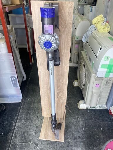 ☆中古￥7,800！dyson　充電式コードレス掃除機　家電　2019年製　61034型　【BH041】
