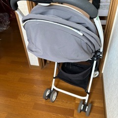 アップリカ製ベビーカー6DA96GRUJの画像