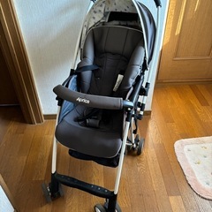 アップリカ製ベビーカー6DA96GRUJの画像
