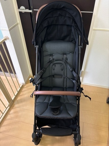 ※値下げしました【美品】B型ベビーカー 3つ折り　コンパクト　自立式　背面ベビーカー　besrey