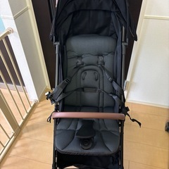 ※値下げしました【美品】B型ベビーカー 3つ折り　コンパクト　自...