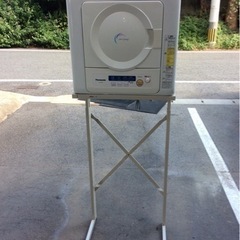 Panasonic  4kg 衣類乾燥機  NH-D402P  2012年製  ※ホースホルダー・排水パイプは付いていません。 ユニット台付き  の画像