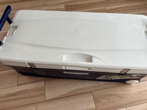 SHIMANOクーラーボックス60Ｌ　らくらくキャスター軽量