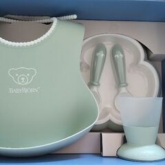 ベビービョルンの食器セットです