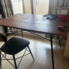 ダイニングテーブル　チェアの画像