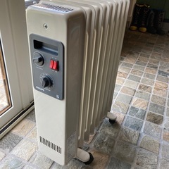 移動式オイルヒーター！寒い時期の備えに！塗装の乾燥に！