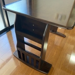 ダイニングテーブルの画像