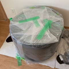 オシャレなタイヤ型テーブルの画像