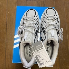 新品　adidas スニーカーEE4772の画像