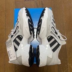新品　adidas スニーカーEE4772の画像