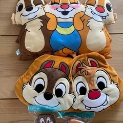 チップとデール　クッションと新品未開封ポーチの画像