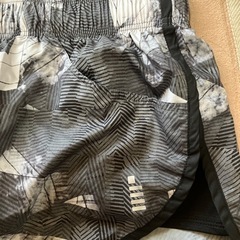 ゴーセン　バドミントン　ウエア
の画像