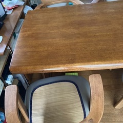 ダイニングテーブル　4脚椅子セットの画像