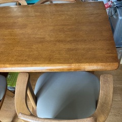 ダイニングテーブル　4脚椅子セットの画像