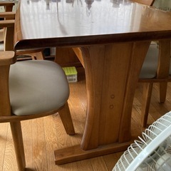 ダイニングテーブル　4脚椅子セットの画像