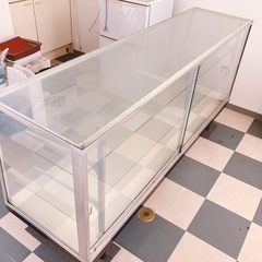 ガラスショーケースの画像