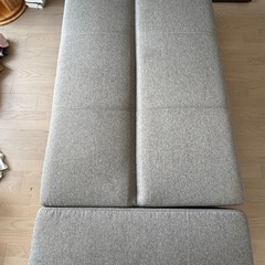 グレーソファーベッドの画像