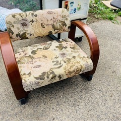 花柄　椅子