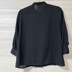 長袖ブラウスの画像