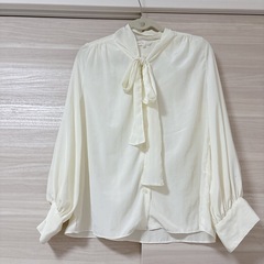 ボウタイブラウス