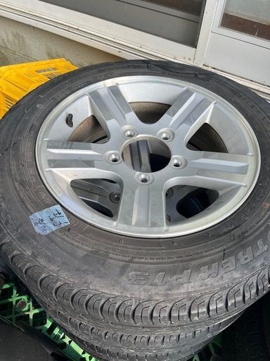 ジムニーのアルミホイールとタイヤ